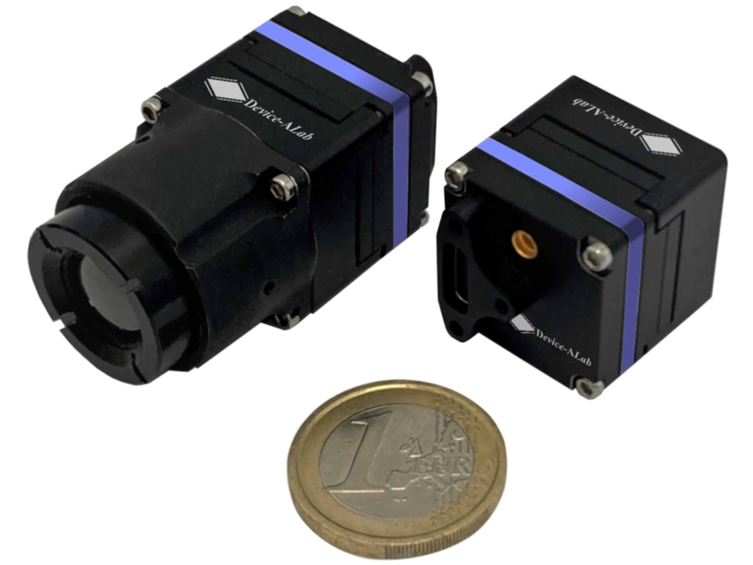 ﻿نواة الكاميرا الصغرية MICROCUBES640 التي يشابه حجمها عملة يورو معدنية. الصورة:  Photonis