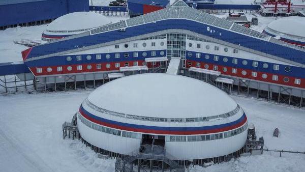قاعدة Trefoil الجوية الروسية في القطب الشمالي