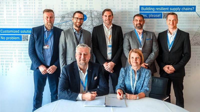 ThyssenKrupp Aerospace  و Saab توقعان اتفاقية تجديد شراكتهما