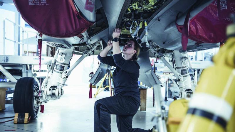 قامت شركة «رواغ» RUAG، بفحص وتفكيك وإعادة تركيب معدات هبوط 18-F/A وبالتعاون مع شركاء دوليين مثل فنلندا، وأستراليا والولايات المتحدة