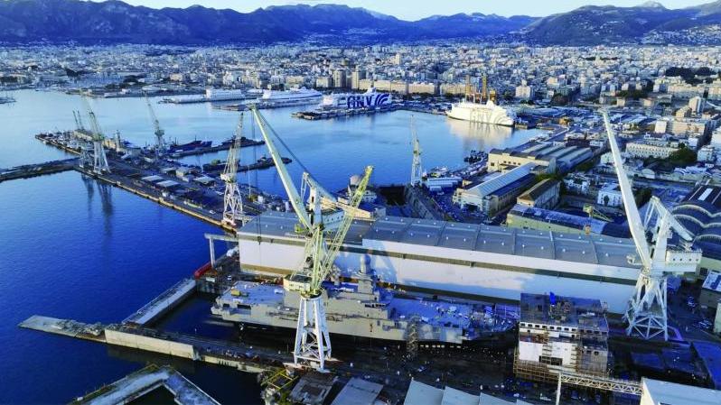 تم تدشين السفينة البرمائية (سفينة الإنزال LPD) المسماة «الفُلك» AL FULK التي طلبتها وزارة الدفاع القطرية من Fincantieri ضمن برنامج الاستحواذ البحري الوطني، في حوض بناء السفن باليرمو