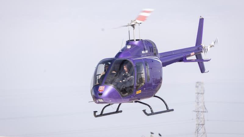 Bell 505 تصبح أول مروحية مفرَدة المحرّك في العالم تحلّق باستخدام وقود طيران مستدام 100% 