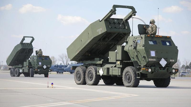 نظام M-142 HIMARS أو High Mobility Artillery Rocket System، هو طراز أخف وزناً من نظام "راجمة الصواريخ المتعددة" M270 MLRS
