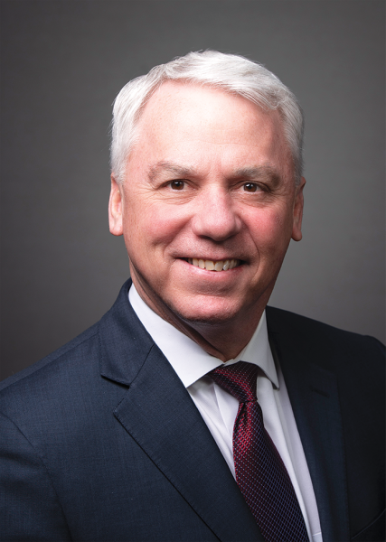 السيد Vince Logsdon، نائب رئيس تطوير الأعمال العالمية والتسويق الاستراتيجي لشركة Boeing Defense, Space & Security