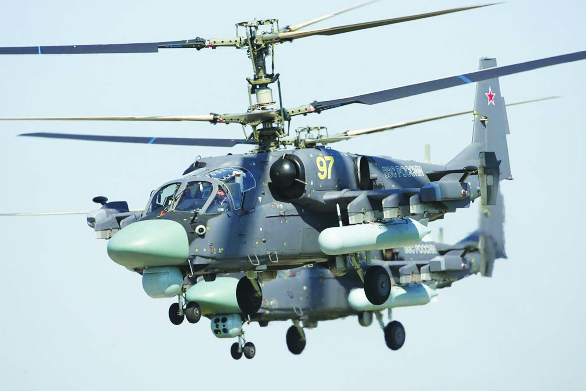 تردَّد أنّه قد تمّ نشر صاروخ Hermes-A على متن الطوّافات الهجومية Kamov Ka-52K الجاثمة فوق حاملة الطائرات الروسية Admiral Kuznetsov. الصورة: Russian Helicopters