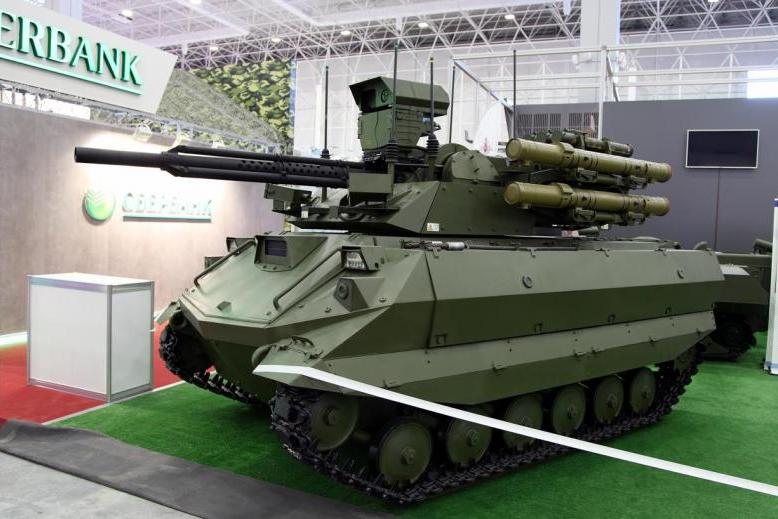  النظام الروسي الروبوتي القتالي المتعدد الأغراض URAN 9 الذي يتضمن نظام الصاروخ الموجه للدبابات ATAKA. الصورة: Rosoboronexport