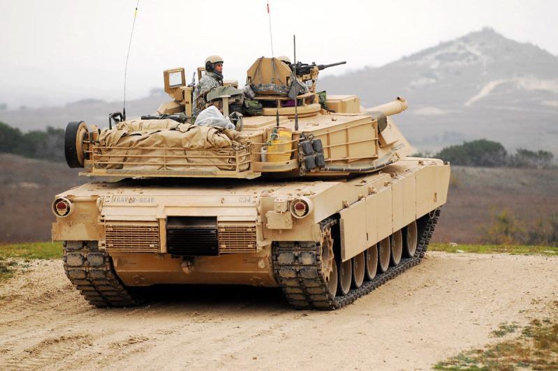 دبابة القتال الرئيسية MIA2 Abrams MBT صنع شركة GDLS.