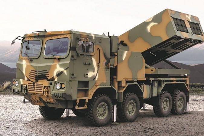 من المقرر أن يتم هذا العام تسليم الدفعة الأولى المؤلفة من 18 نظام راجمة صواريخ Chunmoo K239 MLRS، وذخائر تابعة لها، من قِبَل شركة Hanwha Aerospace إلى «الفرقة المؤلّلة» الـ 18 في «القوات المسلحة البولندية»