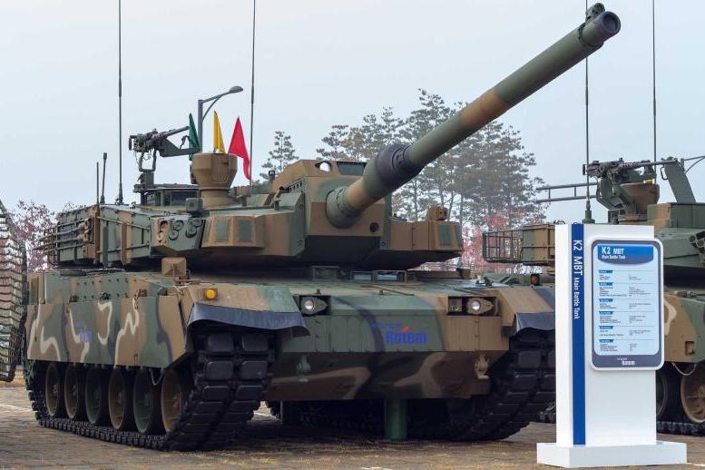 دبابة قتال رئيسية من طراز K2 صنع شركة Hyundai Rotem