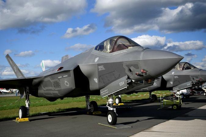 وافقت وزارة الخارجية الأميركية في تشرين الثاني/ نوفمبر العام 2022 على «مبيعات عسكرية خارجية» (FMS) إلى الإمارات العربية المتحدة  على مشتريات محتملة لِـ 50 مقاتلة Lockheed Martin F-35A.