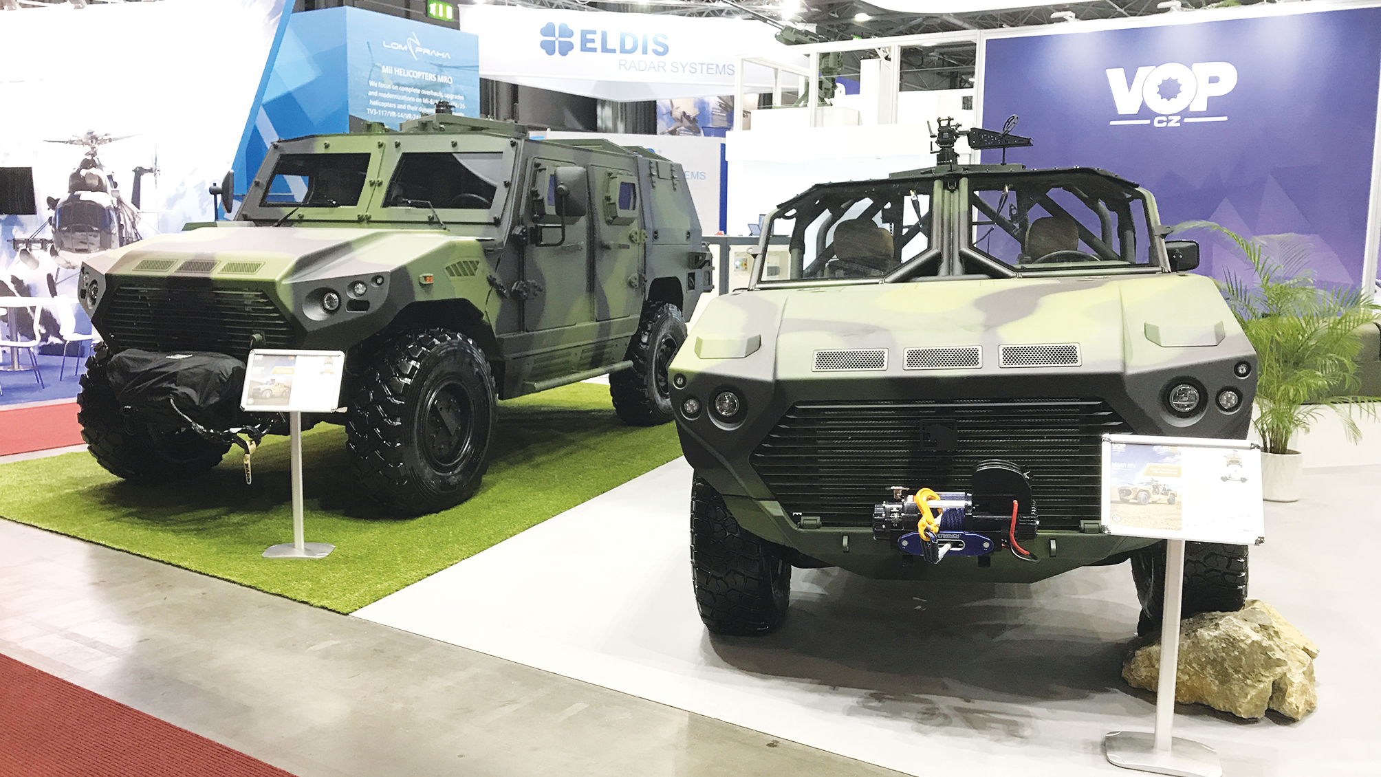عربة AJBAN 440A و عربة التدخل السريع RIV في جناح NIMR Automotive في معرض IDET 2017)