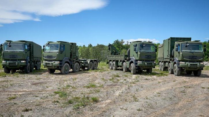  استكملت Mack Defense تجميع 1587 شاحنة من «نظام عربة الدعم المتوسطة» المستند إلى النموذج العسكري المعياري SMP. الصورة: Mack Defense 