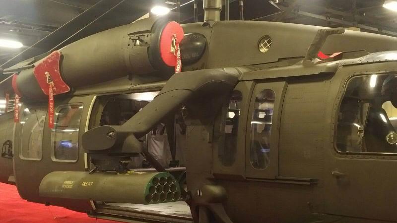  -	قاذف الصواريخ غير الموجّهة الخفيف الوزن LWL-12 مركباً على طوافة Black Hawk. الصورة: Arnold Defense