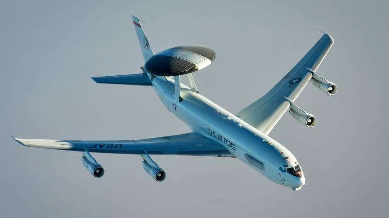 على الرغم من تسليم أول طائرة إلى القوات الجوية الأميركية USAF قبل 47 عاماً، فإن أكثر طائرات AEW شعبية هي نظام الإنذار المبكر والسيطرة المحمول جواً E-3 AWACS. الصورة: Boeing