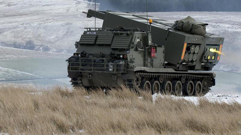 -	«نظام راجمة الصواريخ المتعدّدة الإطلاق» Multiple Launch Rocket System (MLRS). الصورة: Lockheed Martin
