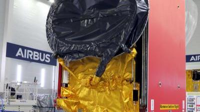 EUTELSAT QUANTUM in the Airbus cleanroom - Copyright Airbus