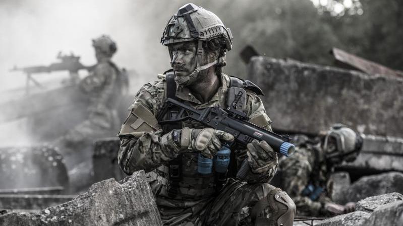 Soldier with Saabs live training systems