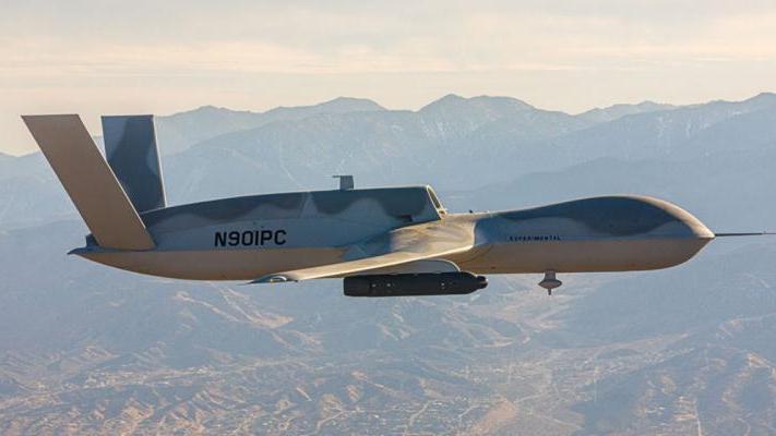 النظام الجوي غير الآهل Avenger صنع GA-ASI مجهزاً بحاضن Legion POD صنع Lockheed Martin