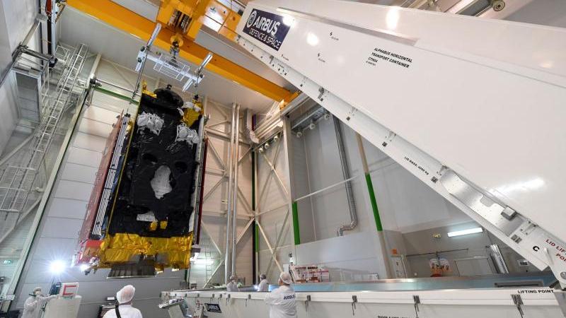 Inmarsat-6 F1-Packing / Mise en container d’Inmarsat-6 F1 / Inmarsat-6 F1 Transport / Puesta en contenedor de transporte de Inmarsat-6 F1 - Copyright Airbus-PIGEYRE -