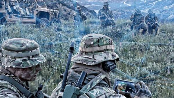 شهد برنامج HMS الذي يشمل أجهزة راديوية محمولة باليد   Handheld ومحمولة ظهراً Manpack  والشكل الصغير الملائم Small Form Fit تغييراً آخر، مع إدخال اقتناء عنصر ثالث، راديو القائد (LR) Leader Radio ، والذي سيتم تشغيله مع راديو الجندي Rifleman الحالي (RR)Radio RR  والراديو المحمول على الظهر Manpack (MP)