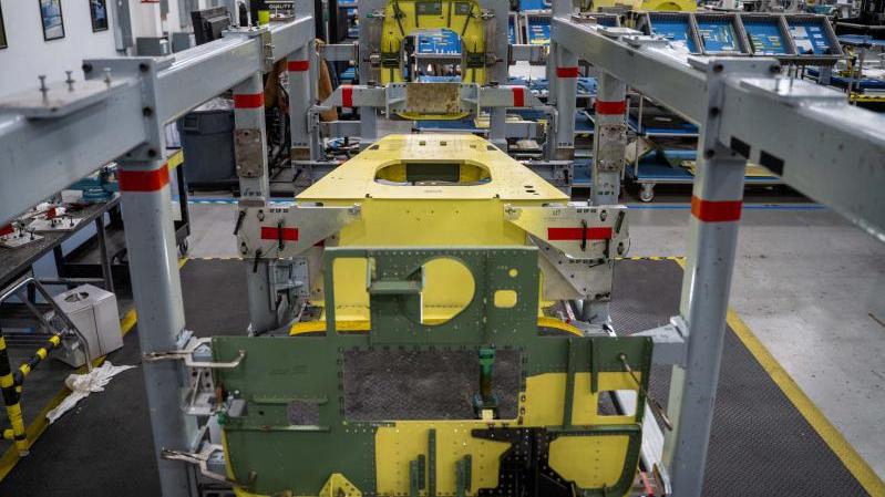 The cabin of an Czech Republic AH-1Z is loaded onto the manufacturing line at the Amarillo Assembly Center to begin production.