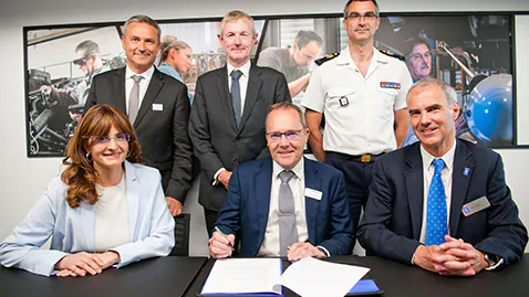Top row (L-R) Éric Béranger - MBDA CEO, Sir Simon Bollom - DE&S CEO, Gael Diaz de Tuesta – Ingenieur général de l'armement Bottom row (L-R) Ghislaine Doukhan - CEO Safran Power Units, Chris Allam -UK MBDA MD, Alex Zino – EVP Business Development and Future Programmes, Rolls-Royce