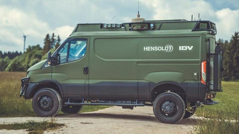 عربة الخدمات العسكرية MUV وهي نتيجة تعاون بين شركتي HENSOLDT  و Iveco Defence Vehicles (IDV)