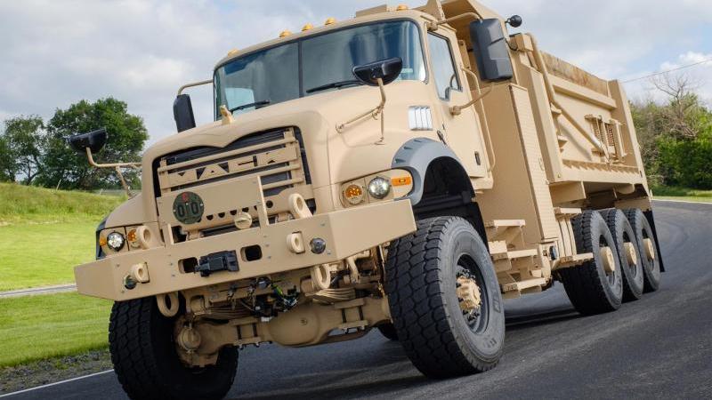 شاحنة M917A3 Heavy Dump Truck (HDT). الصورة: Mack Defense  