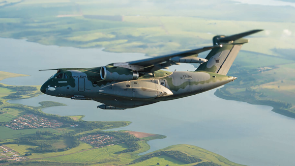 تعتبر طائرة C-390 Millenium وإعداداتها للتزويد بالوقود جواً KC-390، الجيل الجديد من طائرات النقل العسكري المتعددة الأدوار. الصورة: Embraer