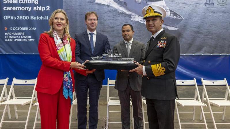 from left to right: Damen Shipyards Supervisory Board Member Annelies Damen, Damen Shipyards Area Sales Manager Teun Haverkort, the Damen business partner in Pakistan and Admiral Muhammad Amjad Khan Niazi