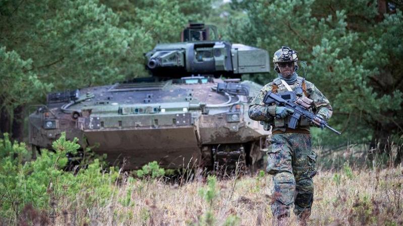 he Puma infantry fighting vehicle, which serves as their “mother ship”. For the German Army, the “System Panzergrenadier” represents a significant step in the process of digitalization.