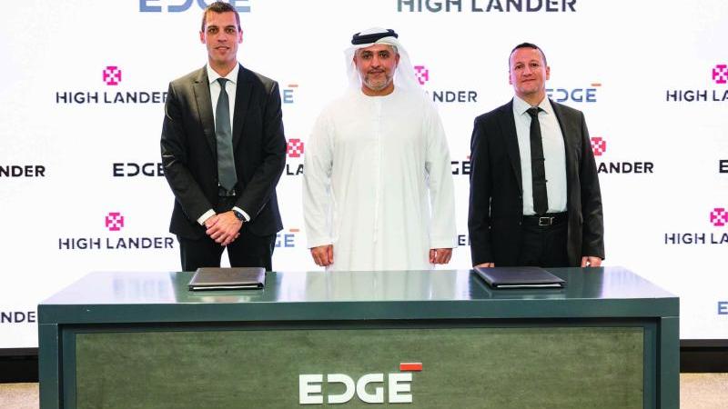 (من اليسار إلى اليمين) Alon Abelson، المؤسس المشارك والرئيس التنفيذي لشركة High Lander،  منصور الملا، العضو المنتدب والرئيس التنفيذي لشركة EDGE و Ido Yahalomi، الشريك المؤسس والرئيس التنفيذي للتكنولوجيا في High Lander