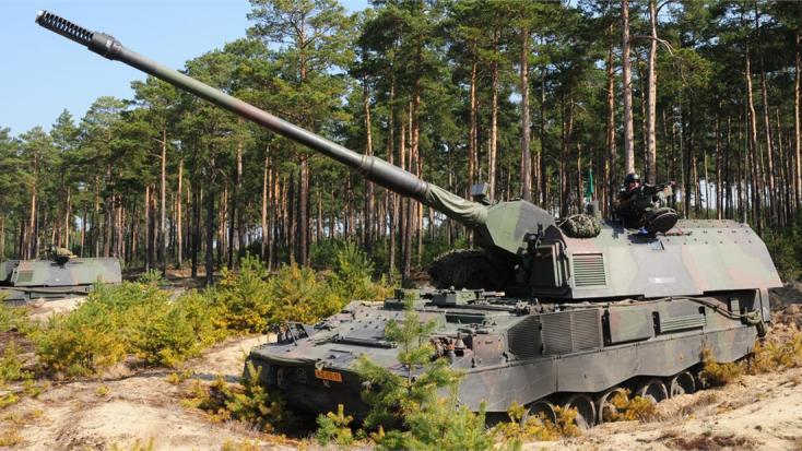 Bundeswehr orders ten new type PzH 2000 tank howitzers