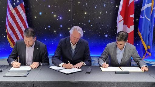 From left to right: Daniel Gelston, CAE Defense & Security president, Torbjorn Sjogren, Boeing vice president and general manager, Government Services, and Marc-Olivier Sabourin, CAE Defense & Security Global vice president and general manager, sign the teaming agreements.