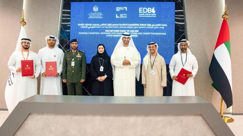 مذكرة تعاون بين وزارة الصناعة والتكنولوجيا المتقدمة ومجمع توازن الصناعي ومصرف الإمارات للتنمية لتمكين الشركات الصناعية بحلول تمويلية وممكنات داعمة للتنافسية تحت مظلة اصنع في الامارات 