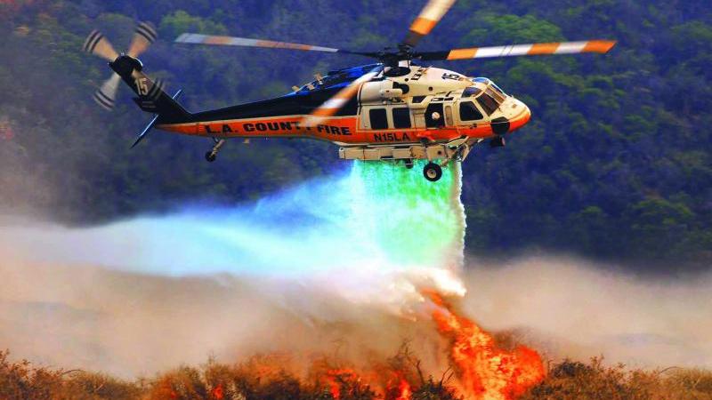 طورت طوافة إطفاء الحرائق S-70 Firehawk للعمل مع إدارة الحرائق في مقاطعة لوس أنجلوس.Siko الصورة: rsky