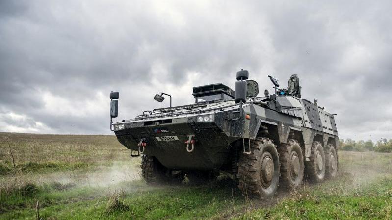 Boxer هي عربة مدرعة مدولبة ثمانية الدفع 8x8 تتمتع بحماية عالية