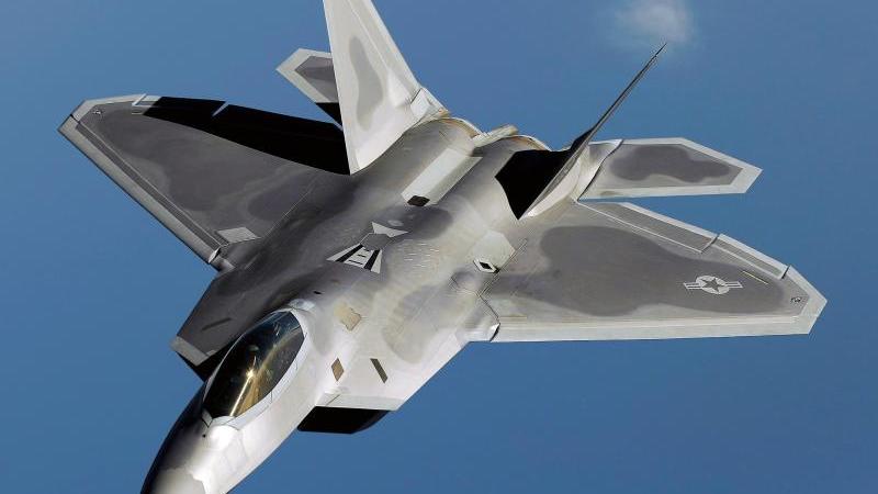 مقاتلة التفوّق الجوي من «الجيل الخامس» F-22A Raptor، المصمّمة لملاقاة متطلبات «سلاح الجو الأميركي» من ناحية القدرة على البقاء والطواف أو السرعة التجوالية الفائقة