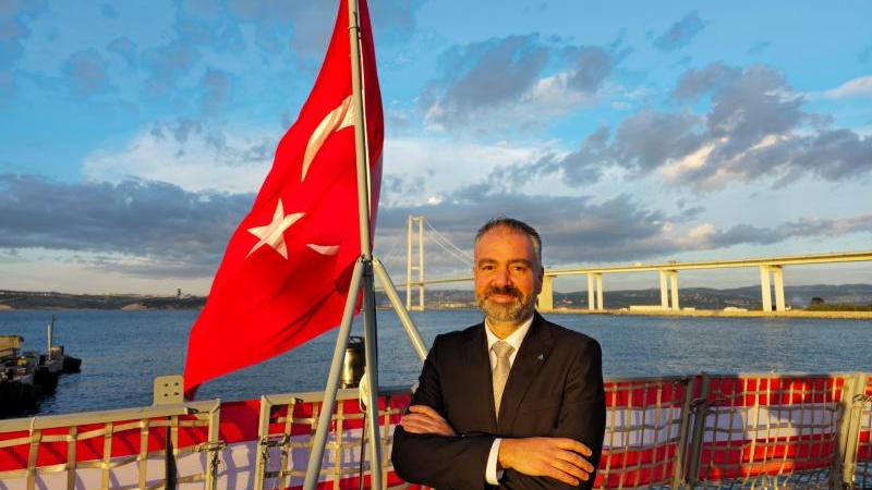 أوزغور غوليريز Özgür Güleryüz ، المدير العام لشركة STM