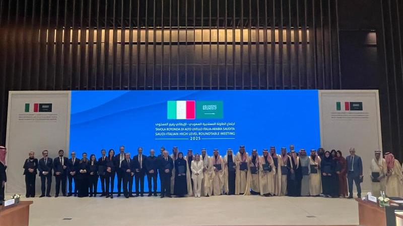 ضمن إطار الاجتماعات الثنائية بين إيطاليا والمملكة العربية السعودية أعلن عن توقيع مذكرة تفاهم لمناقشة وتطوير وتقييم مجموعة من فرص الاستثمار والتعاون لتوسيع التعاون في قطاع الطيران والدفاع