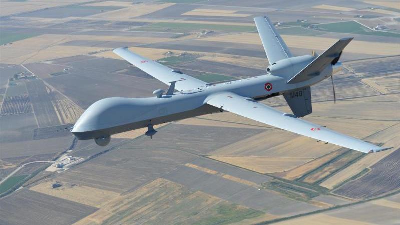 تعتبر MQ-9 Reaper من GA-ASI (التي تسمى أيضاً Predator B) طائرة غير آهلة قادرة على عمليات طيران يتم التحكم بها عن بُعد أو ذاتية التشغيل. الصورة: GA-ASI