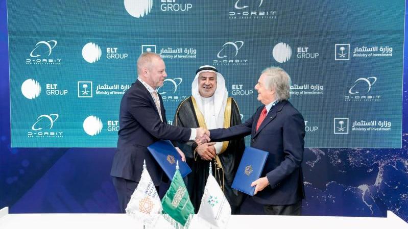 "جانب من توقيع اتفاقية التعاون الاستراتيجي بين ELT Group و D-Orbit في الرياض، برعاية كريمة من وزارة الاستثمار. خطوة محورية لتعزيز السيادة التكنولوجية وتوطين صناعة الفضاء بما يتماشى مع طموحات رؤية السعودية 2030."
