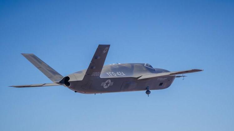 عودة طائرة YFQ-42A إلى اختبارات الطيران