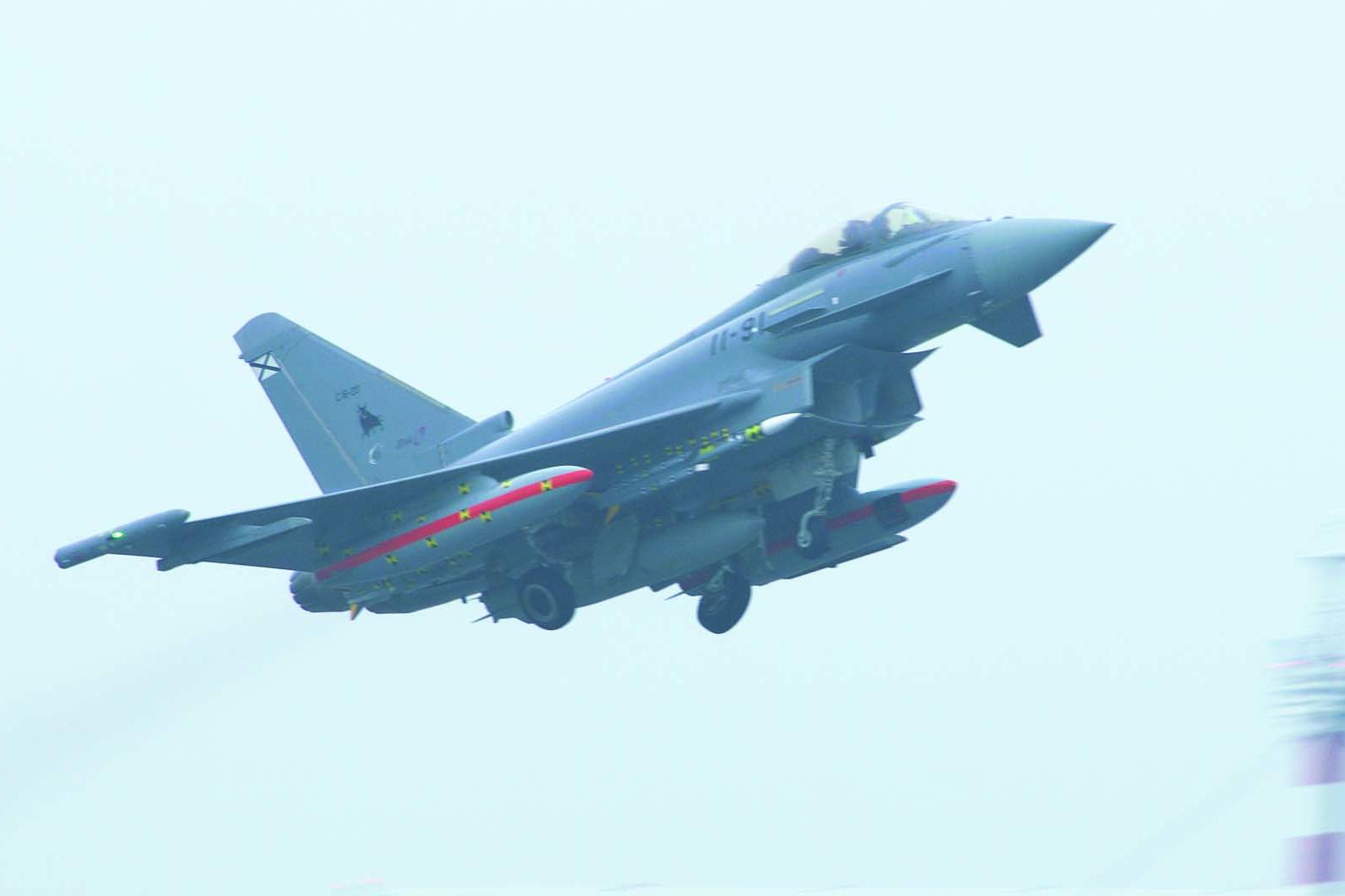 أكملت مقاتلة «يوروفايتر تايفون» Eurofighter Typhoon بنجاح، الإطلاق المتزامن لصاروخي جو-جو ما بعد المدى البصري طراز Meteor صنع MBDA
