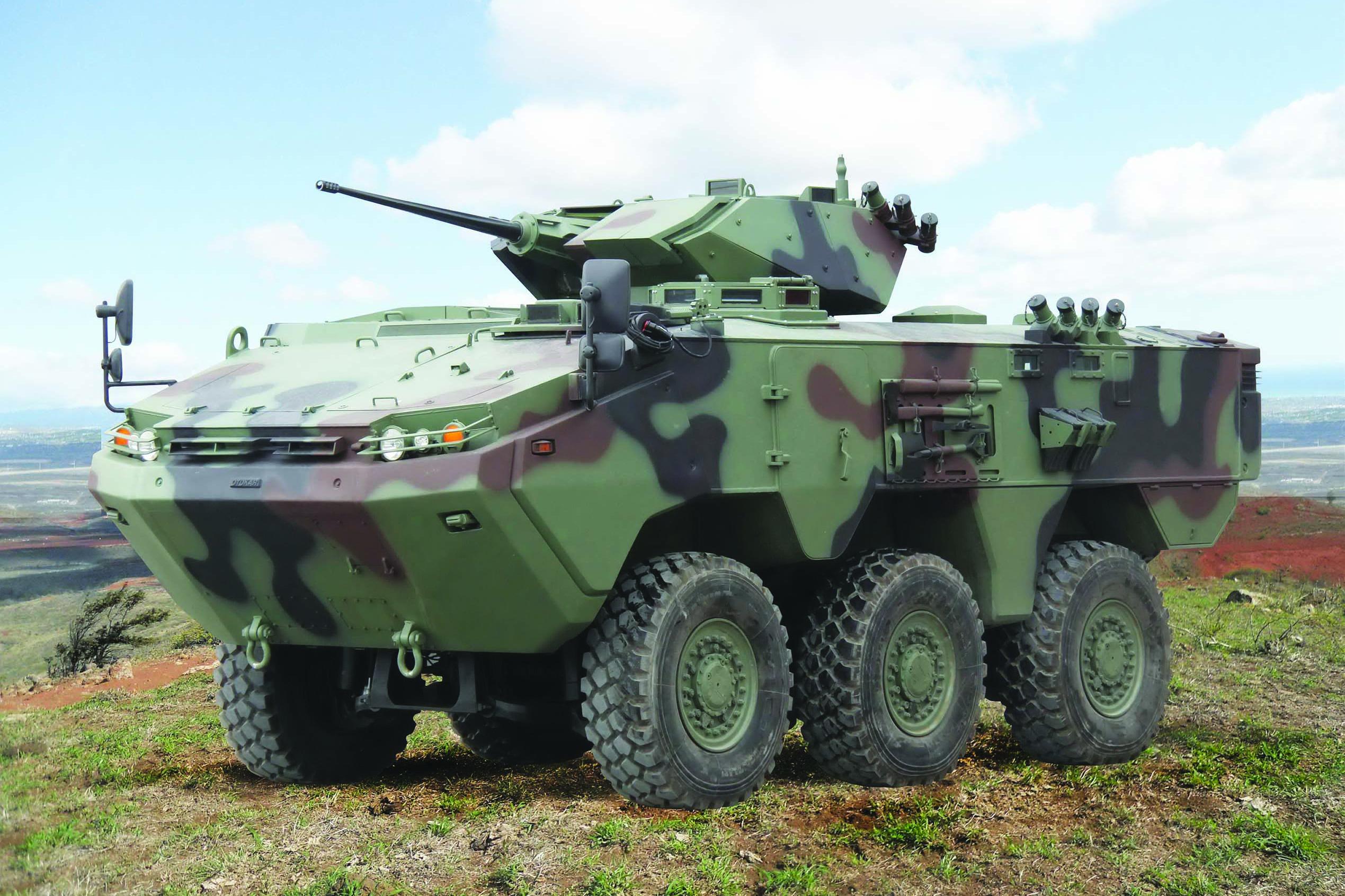 تعتبر مملكة البحرين عميل التصدير الأول لناقلة الجند السُداسية الدفع ARMA 6x6 APC. الصورة : Otokar