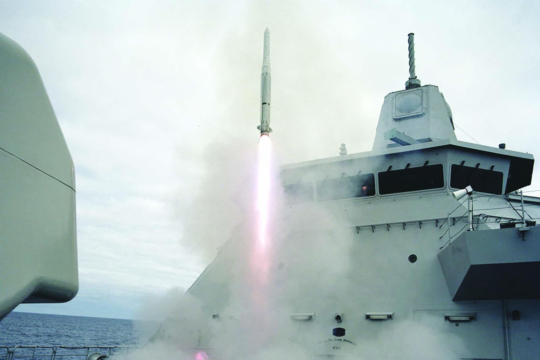صاروخ Evolved SeaSparow Missile (ESSM) للدفاع الذاتي عن السفن. الصورة: Raytheon