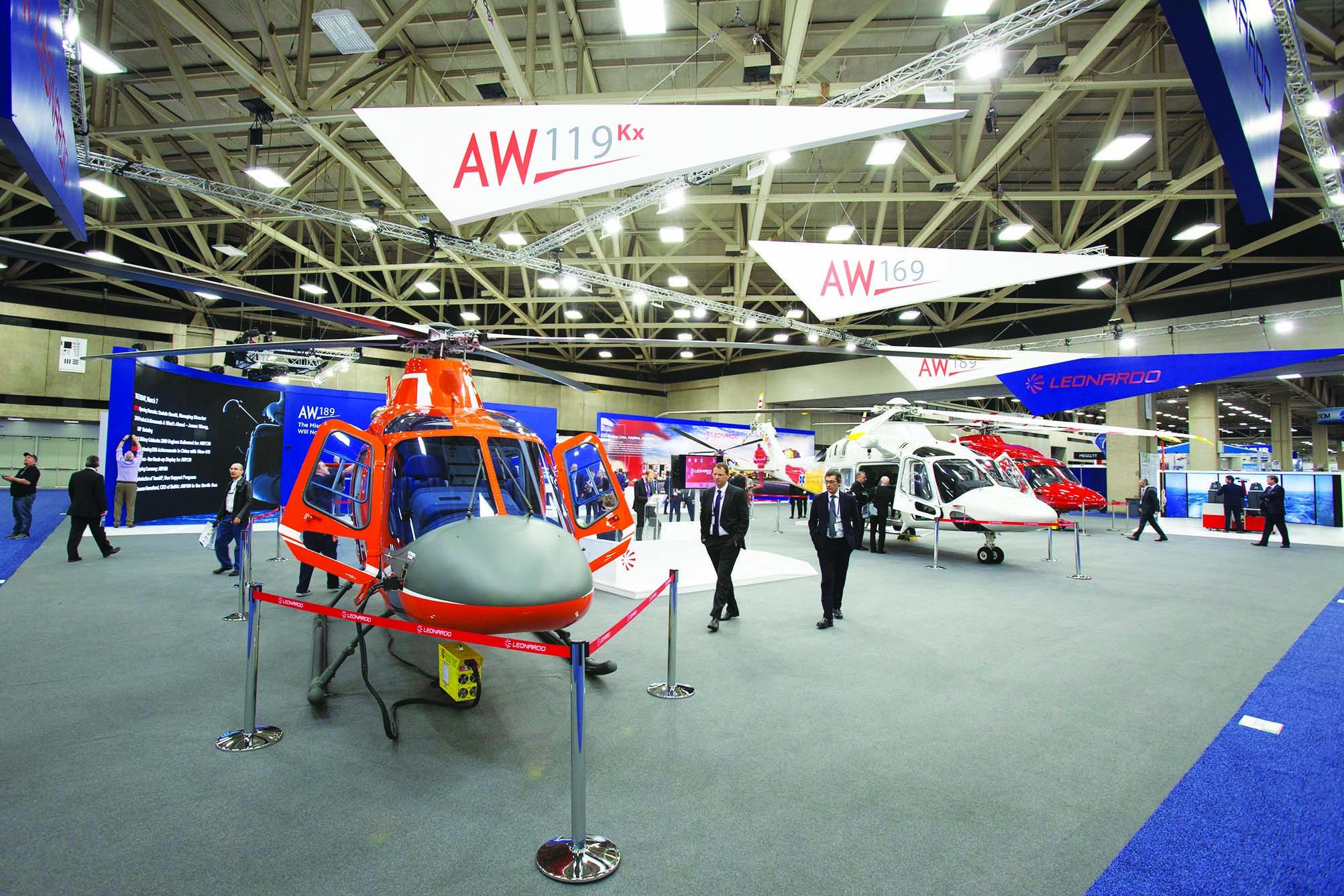 عرضت Leonardo مجموعة كاملة من الطوافات على غرار AW119 Kx، و AW 169 و AW 189