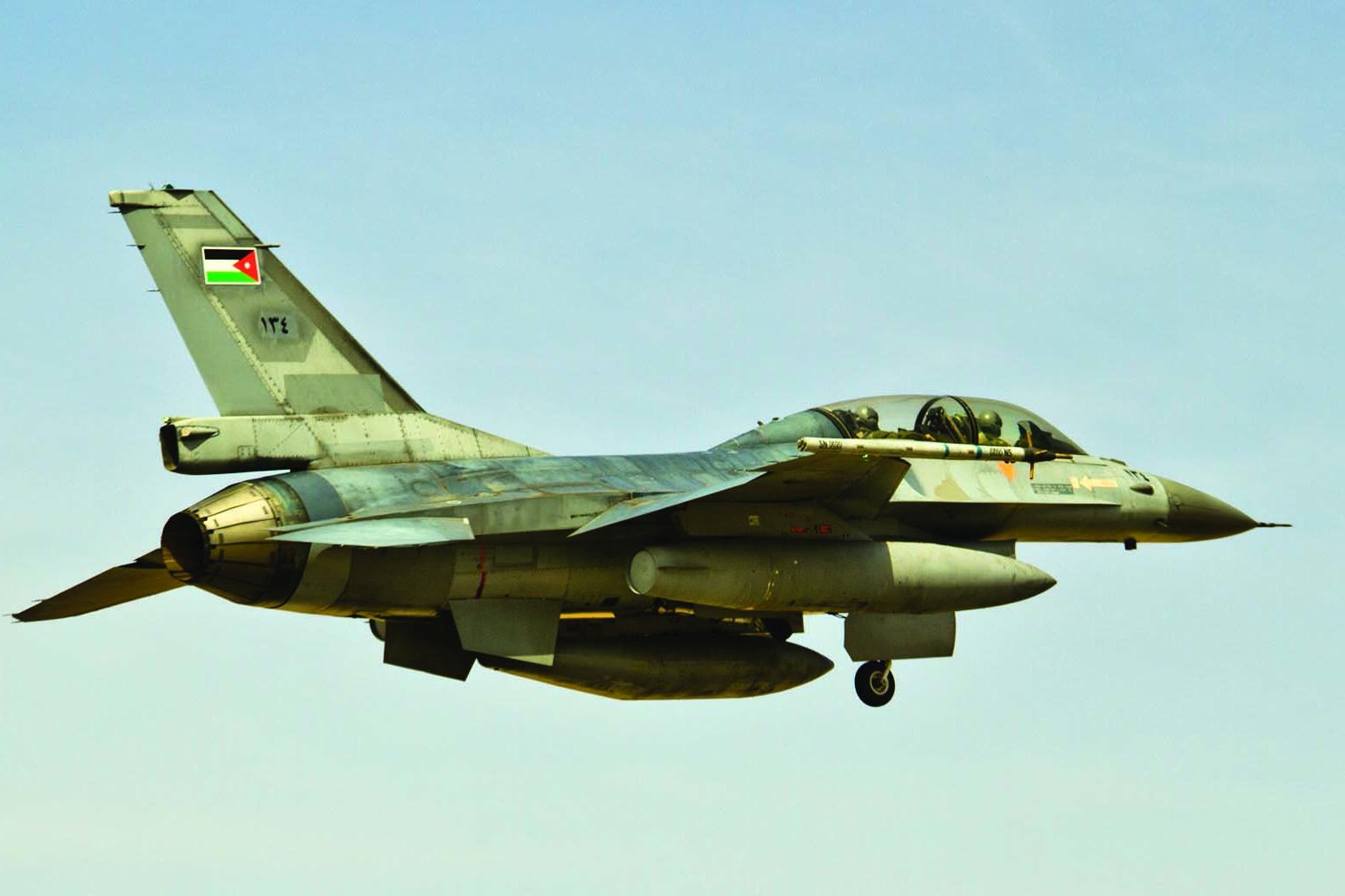 استكملت شركة TAI تعديلات Falcon Star و«تحديثات منتصف فترة الخدمة» MLU لـ 17 مقاتلة F-16A/B Block 15 في ترسانة سلاح الجو الأردني