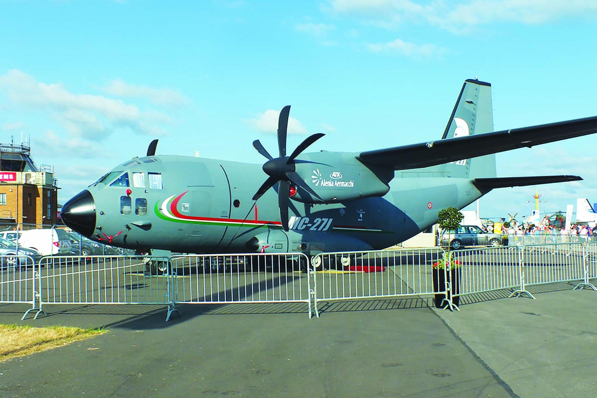 -	في اشتقاقها الجديد MC-27J المجهز برادار الرصد من شركة FLIR، تحافظ طائرة C-27J على خصائصها في النقل الجوي التكتيكي مع القدرة على إنجاز أدوار استخبار ومراقبة واستطلاع، ودعم ناري ونقل أفراد