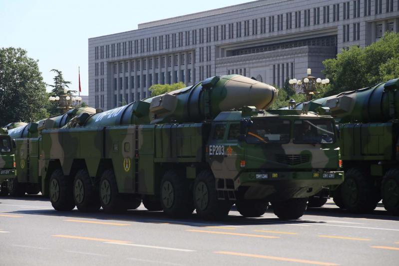 الصاروخ البالستي المضاد للسفن DF-21D (CH-SS-5 Mod 5) وهو اشتقاق من الصاروخ الأساسي DF-21